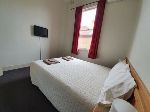 Empire Hotel Goulburn - Click Find 1