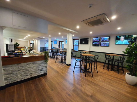 Empire Hotel Goulburn - Click Find 2