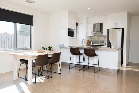 Endsleigh II - Cosy 2 Bedroom Villa, Free Wifi, Near CBD - DBD 0
