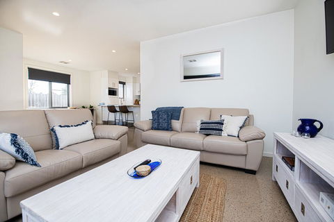 Endsleigh II - Cosy 2 Bedroom Villa, Free Wifi, Near CBD - DBD 2