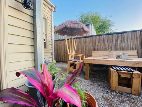 Entire Townhouse In Heart Of Echuca's Port CBD - 15 Guest Capacity - Bet 4u 2