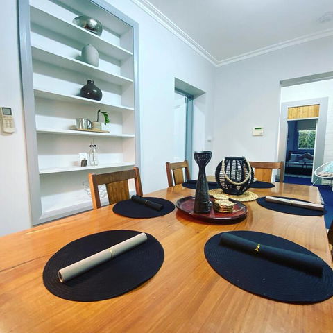 Entire Townhouse In Heart Of Echuca's Port CBD - 15 Guest Capacity - Bet 4u 3