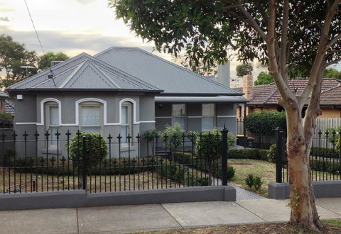 Essendon - Home Away From Home - Bridge Guide 0