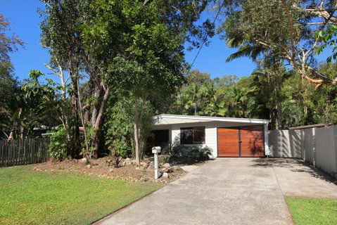 FABULOUS HOLIDAY HIDEAWAY - COOLUM BEACH - Lawyer Find 2