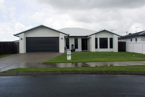 Family Friendly Holiday Home - Click Find 3