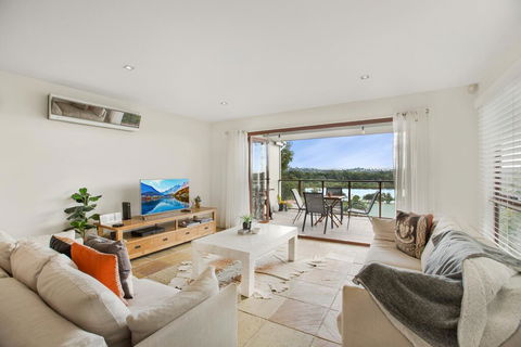Family House With BBQ Deck, Water View And Parking - DBD 1