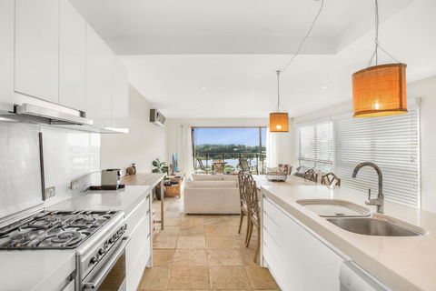 Family House With BBQ Deck, Water View And Parking - DBD 2