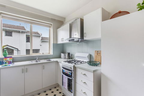 Family-friendly Apartment In Green Glen Iris - Click Find 1