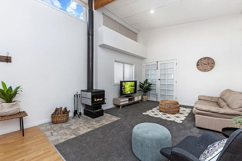 Farnham Lodge - Click Find 1
