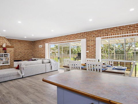 Fern Way Beach House - 70m To Beach - Bet 4u 1
