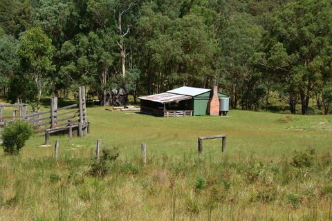 Four Bull Hut - Click Find 0