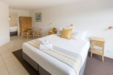 Fox On The Run - Motel Kilmore - Bridge Guide 2