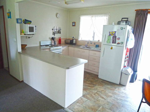 Frangipani Cottage @ Callala Beach - Bet 4u 2