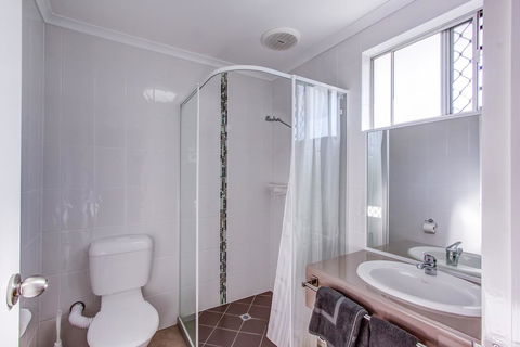 Galaxy Mackay Motor Inn - Click Find 1