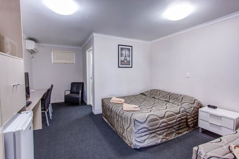 Galaxy Mackay Motor Inn - Click Find 3