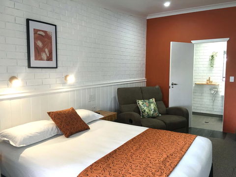 Gin Gin Village Motor Inn Motel - DBD 1