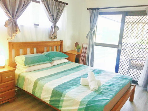 Gold Coast Holiday House - Click Find 1