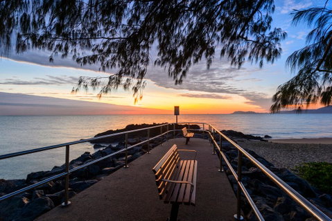 Golden Sands Beachfront Resort - Lawyer Find 2