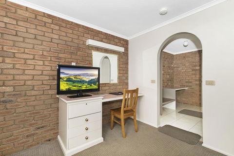 Golden Square Motor Inn - Click Find 1