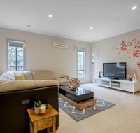 Gorgeous 4BR home in Point Cook - Bet 4u
