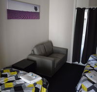 Grand Hotel Mount Morgan - Click Find
