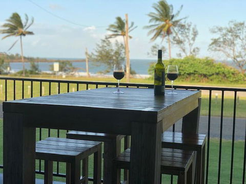 Grasstree Beachfront Shacks - Click Find 0