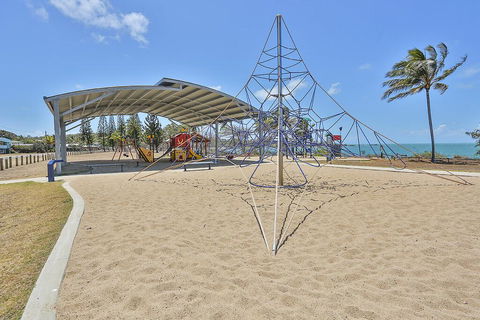 Grasstree Beachfront Shacks - Click Find 2