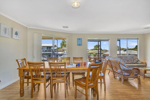 Green Reef Beach House - Lawyer Find 3