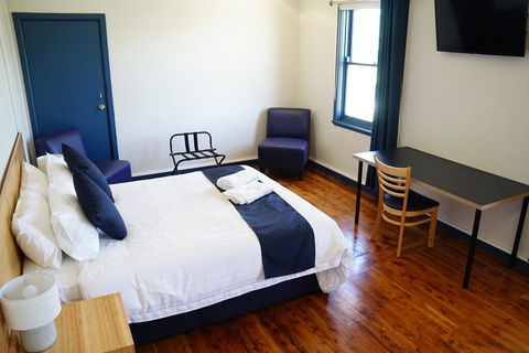 Gunnedah Hotel - Click Find 1