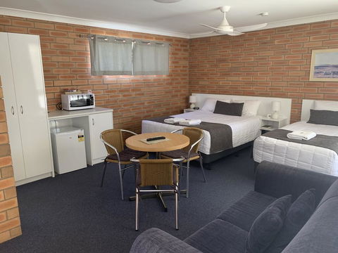 Gunsynd Motor Inn - Click Find 0