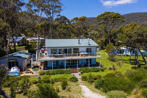 Harpers On The Beach - Click Find 2