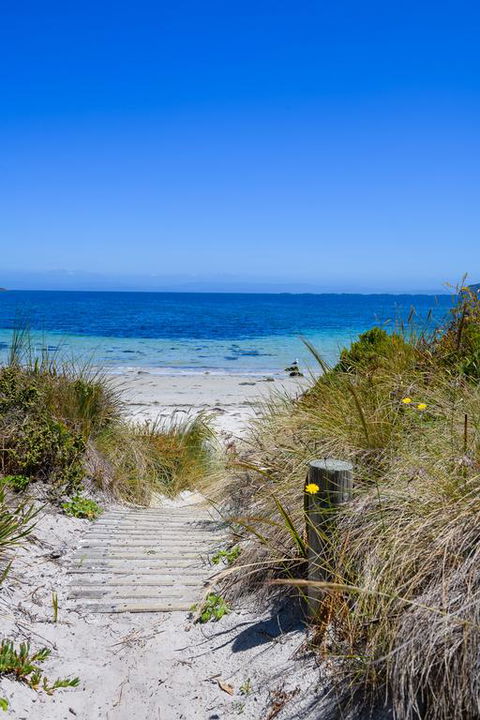 Harpers On The Beach - Click Find 3