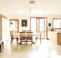 Hawthorn Holiday House - Click Find
