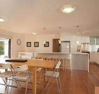 Hibiscus House - Sawtell NSW - Bet 4u