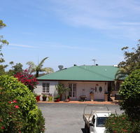 Hilltop on Tamborine - Click Find
