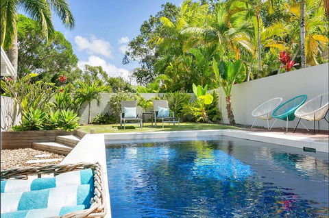 Hilltop Rainforest Retreat - Click Find 3