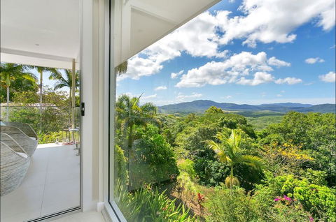 Hilltop Rainforest Retreat - Click Find 1
