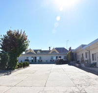 Hillview Motel - Click Find