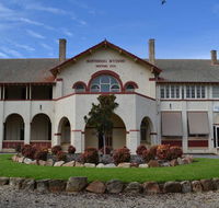 Historic Hydro Motor Inn - Click Find