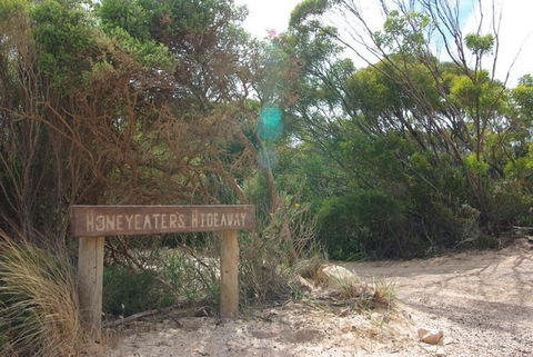 Honeyeaters Hideaway In Vivonne Bay - Click Find 0