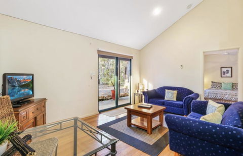 Island Brook Estate Winery And Chalets - Click Find 2