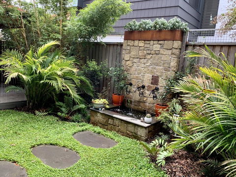 Jacaranda Garden Retreat - Click Find 0