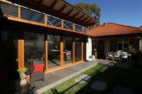 Jacaranda Garden Retreat - Click Find 1