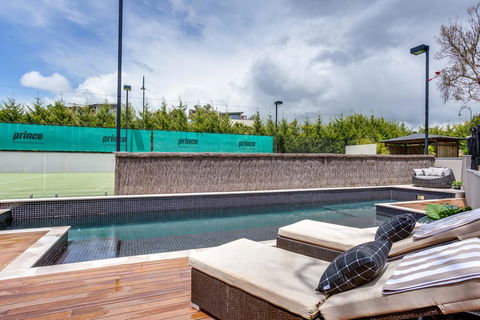 Kalina Retreat: Resort Style Tennis & Pool - Bet 4u 0
