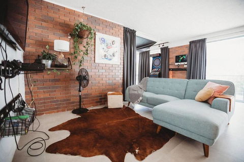 Kirra Hill Coolangatta Renovated Apt W Beach Views - Bridge Guide 0