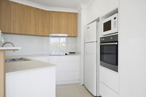 Kirra Palms Holiday Apartments - Bridge Guide 3