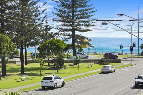 Kirra Palms Holiday Apartments - Bridge Guide 2