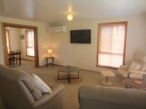 Kitty's Cottage - Click Find 2