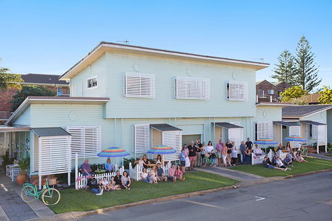 La Costa Beachside Motel - Bridge Guide 1