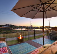 Lakeside Deck House - Click Find